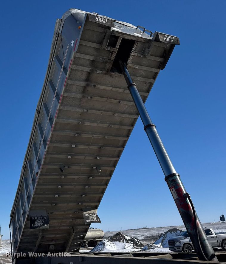 image for item DH9847 1995 East Trailer end dump trailer