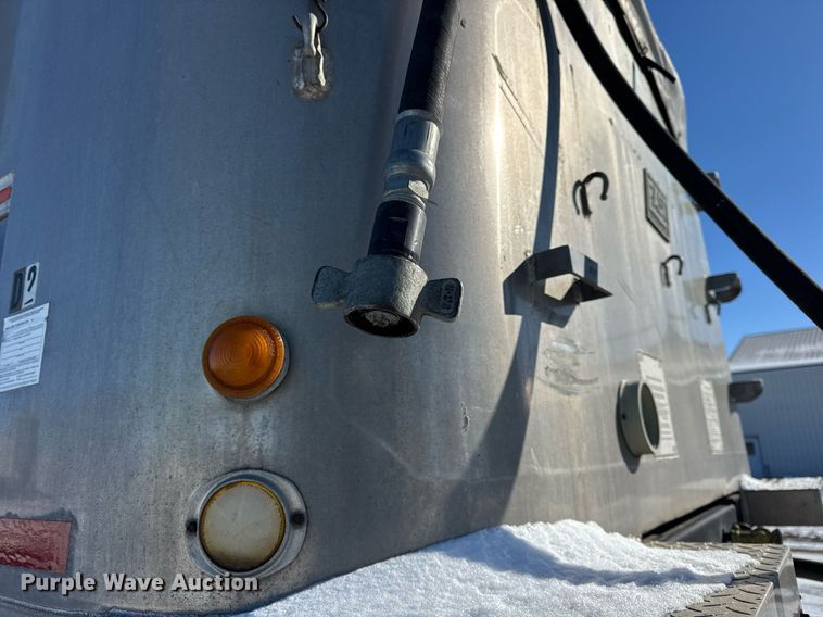 image for item DH9847 1995 East Trailer end dump trailer