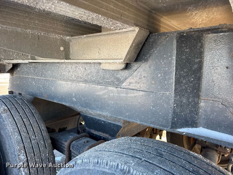 image for item DH9847 1995 East Trailer end dump trailer