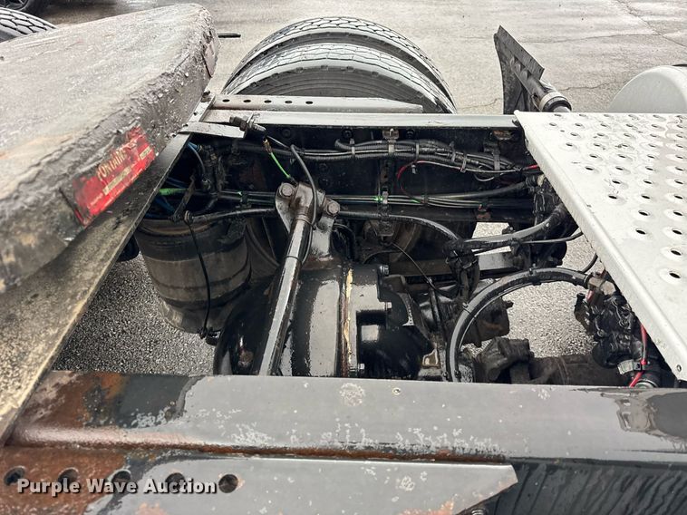 image for item DH9879 2015 Freightliner Cascadia semi truck