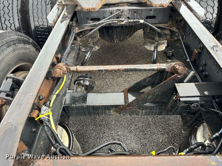 image for item DH9879 2015 Freightliner Cascadia semi truck