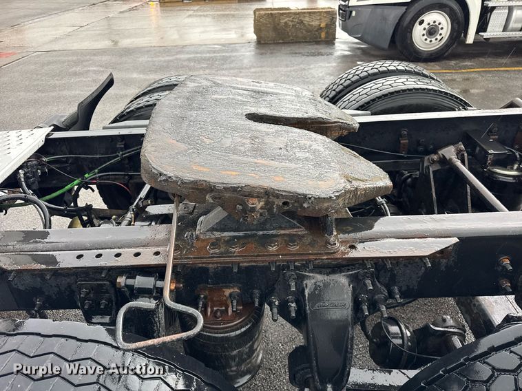 image for item DH9879 2015 Freightliner Cascadia semi truck