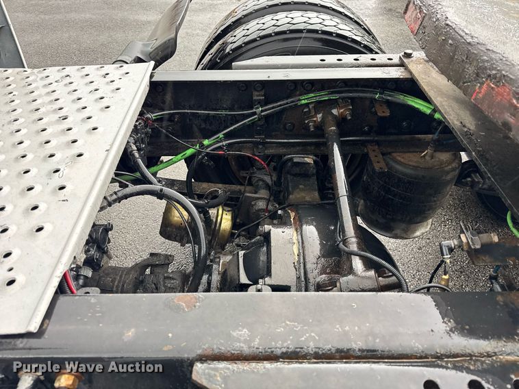 image for item DH9879 2015 Freightliner Cascadia semi truck