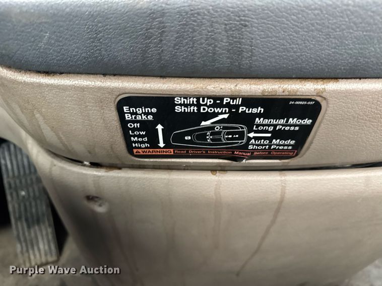 image for item DH9879 2015 Freightliner Cascadia semi truck