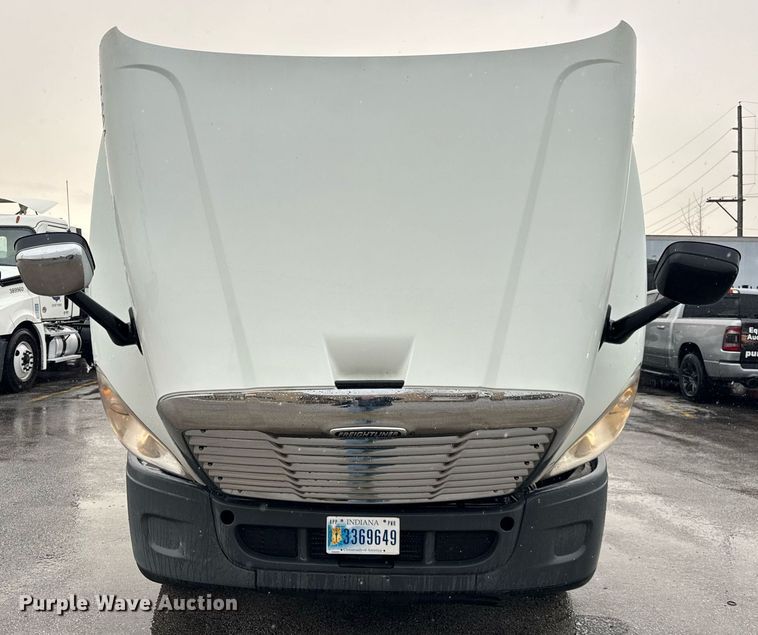 image for item DH9879 2015 Freightliner Cascadia semi truck