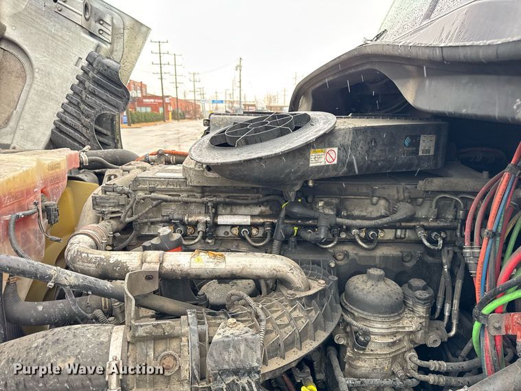 image for item DH9879 2015 Freightliner Cascadia semi truck