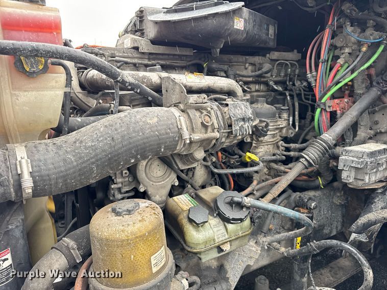 image for item DH9879 2015 Freightliner Cascadia semi truck