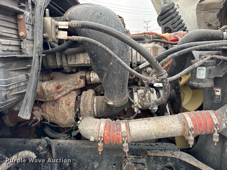 image for item DH9879 2015 Freightliner Cascadia semi truck