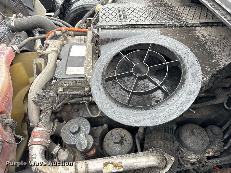 image for item DH9879 2015 Freightliner Cascadia semi truck