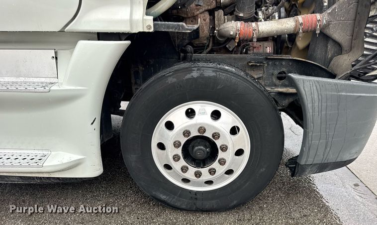 image for item DH9879 2015 Freightliner Cascadia semi truck