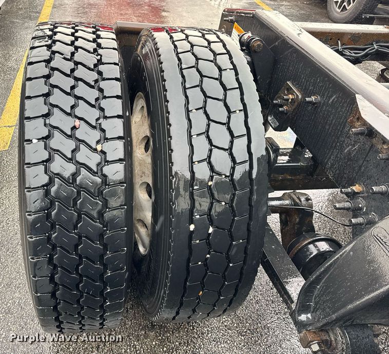 image for item DH9879 2015 Freightliner Cascadia semi truck