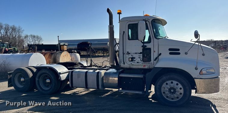 image for item DH9891 2012 Mack CXU semi truck