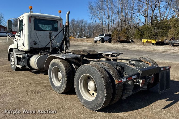 image for item DH9891 2012 Mack CXU semi truck