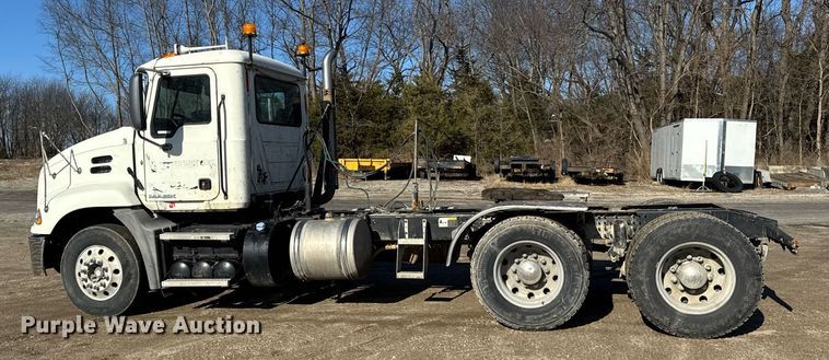 image for item DH9891 2012 Mack CXU semi truck