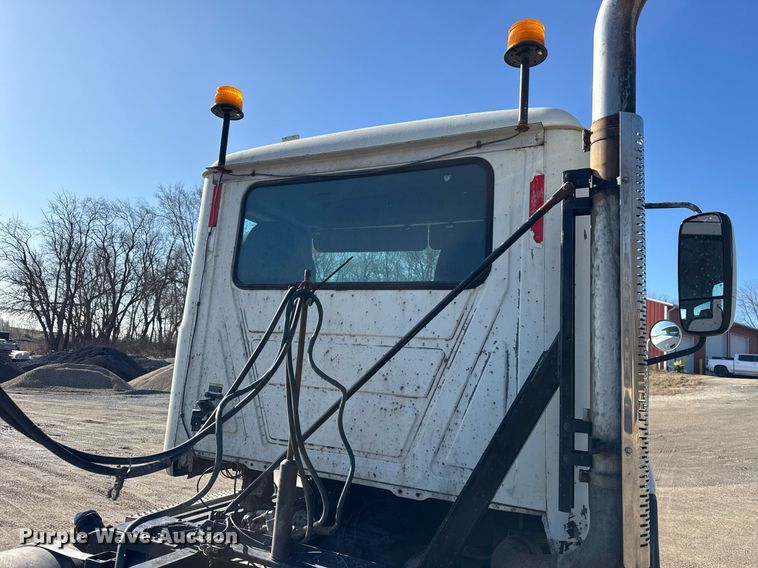 image for item DH9891 2012 Mack CXU semi truck