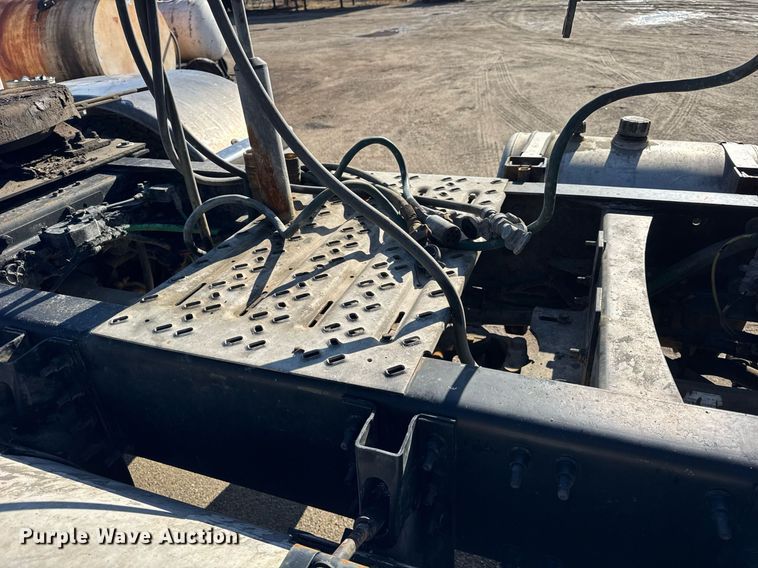 image for item DH9891 2012 Mack CXU semi truck