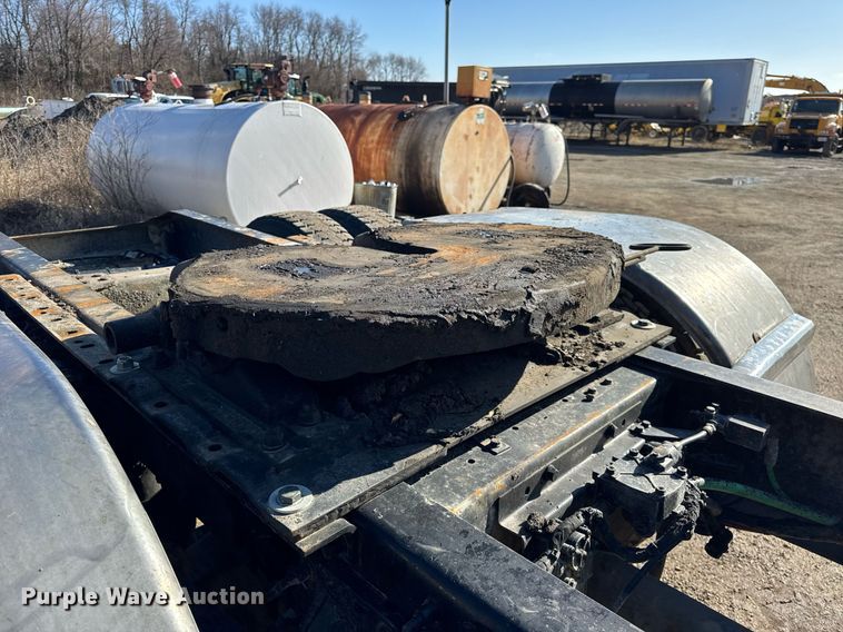 image for item DH9891 2012 Mack CXU semi truck