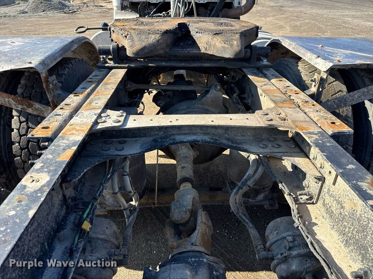 image for item DH9891 2012 Mack CXU semi truck