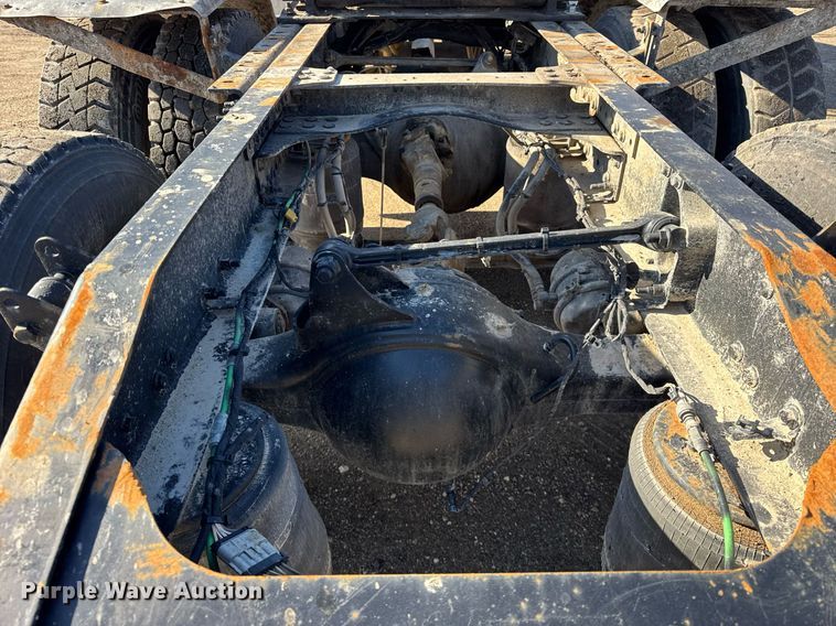 image for item DH9891 2012 Mack CXU semi truck