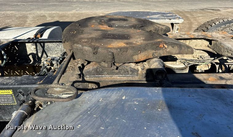 image for item DH9891 2012 Mack CXU semi truck