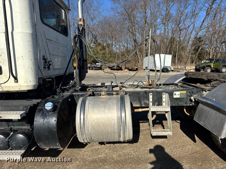 image for item DH9891 2012 Mack CXU semi truck