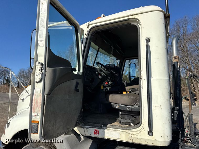 image for item DH9891 2012 Mack CXU semi truck