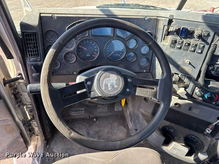 image for item DH9891 2012 Mack CXU semi truck