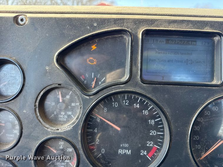 image for item DH9891 2012 Mack CXU semi truck