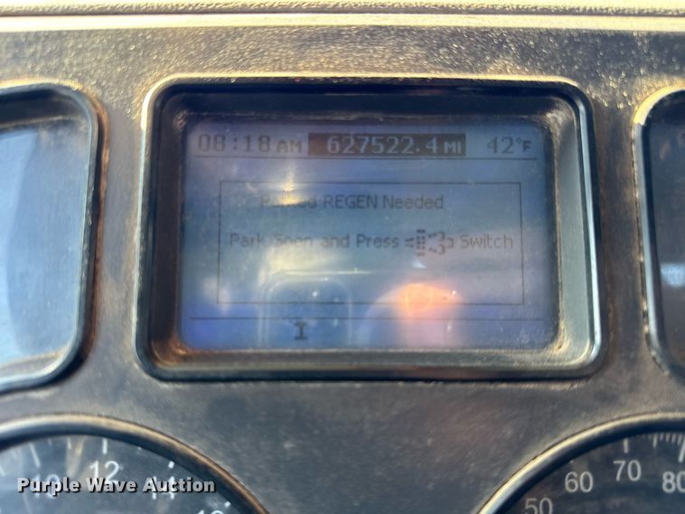 image for item DH9891 2012 Mack CXU semi truck