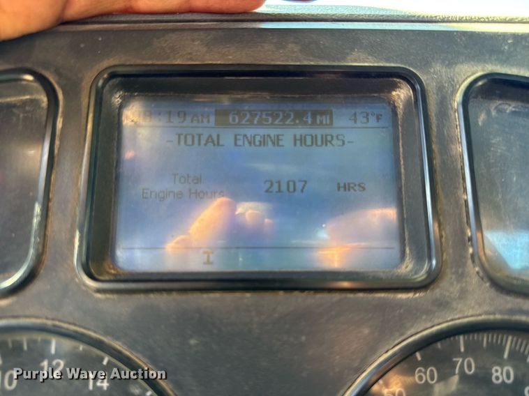 image for item DH9891 2012 Mack CXU semi truck