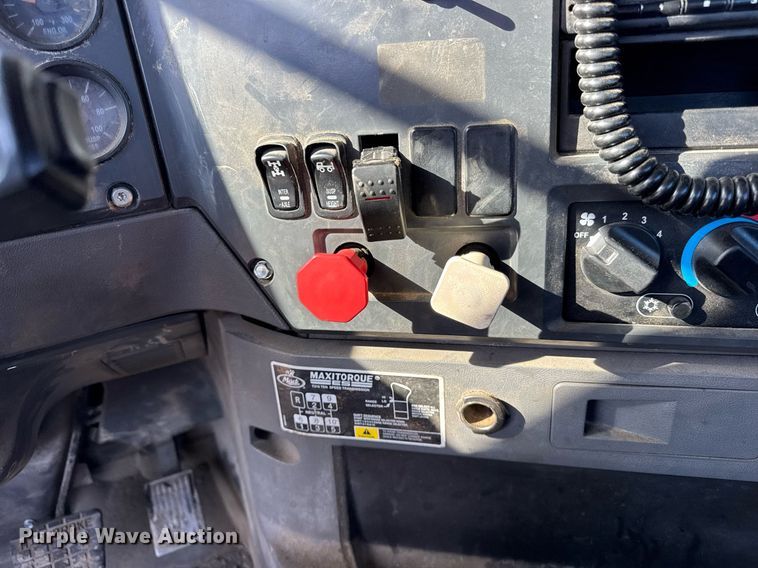 image for item DH9891 2012 Mack CXU semi truck