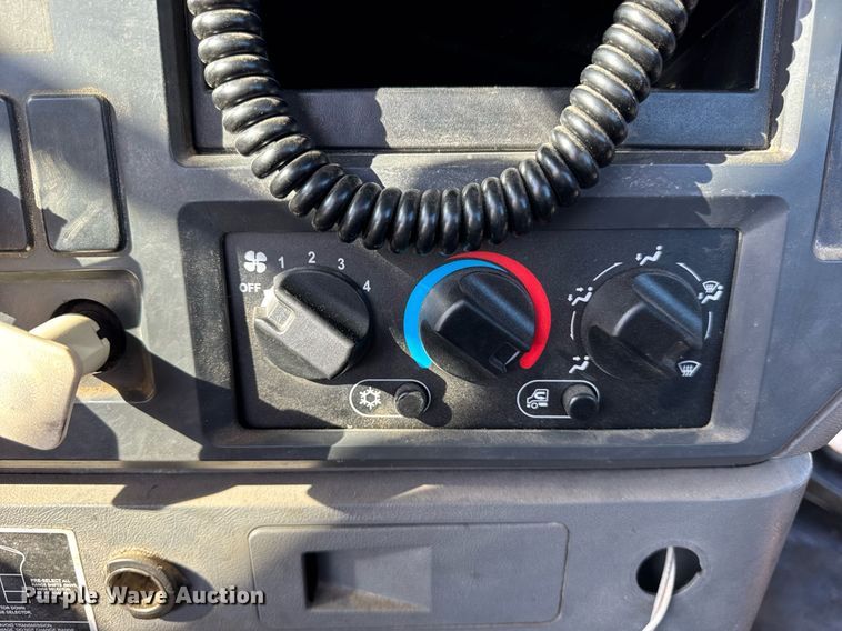 image for item DH9891 2012 Mack CXU semi truck