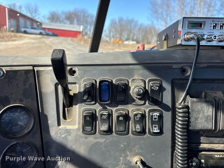 image for item DH9891 2012 Mack CXU semi truck