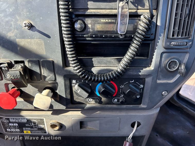 image for item DH9891 2012 Mack CXU semi truck