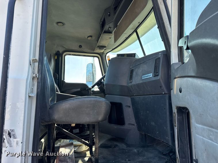 image for item DH9891 2012 Mack CXU semi truck