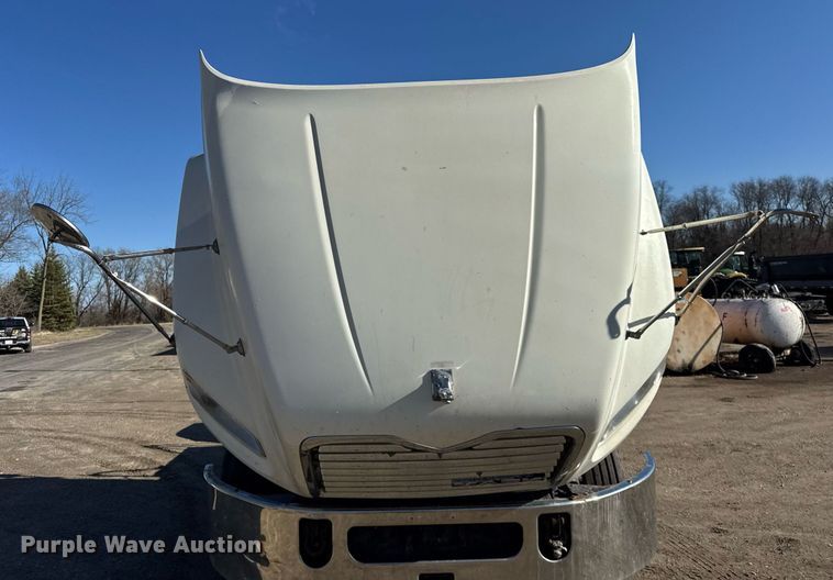 image for item DH9891 2012 Mack CXU semi truck