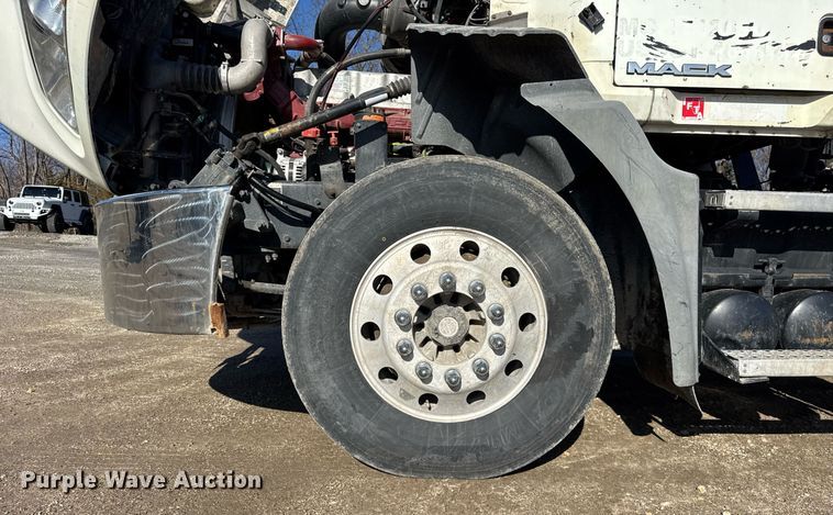 image for item DH9891 2012 Mack CXU semi truck