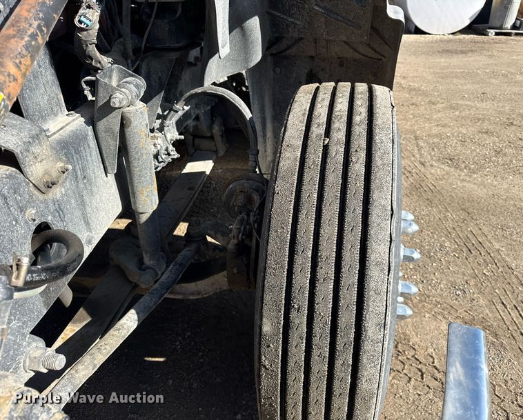 image for item DH9891 2012 Mack CXU semi truck