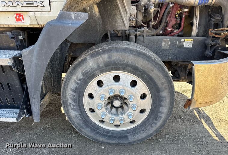 image for item DH9891 2012 Mack CXU semi truck