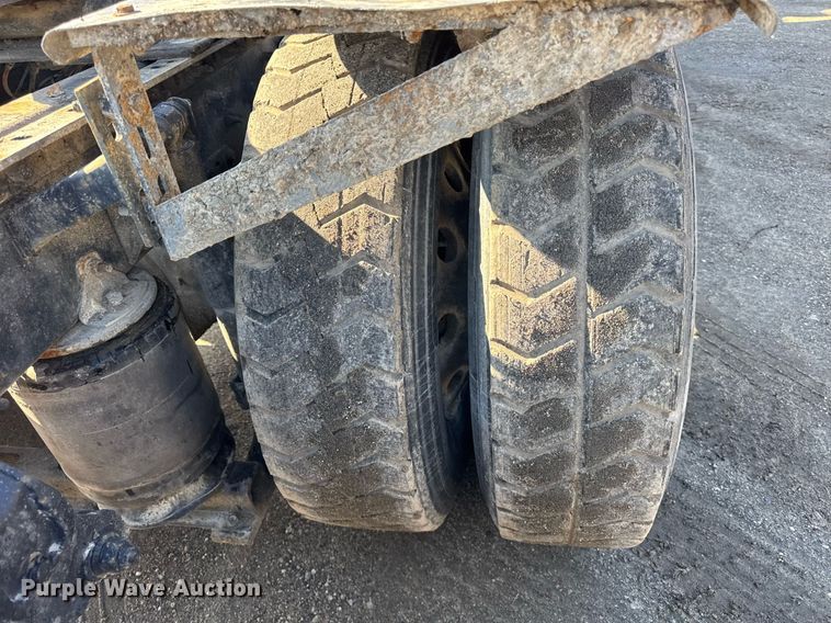 image for item DH9891 2012 Mack CXU semi truck