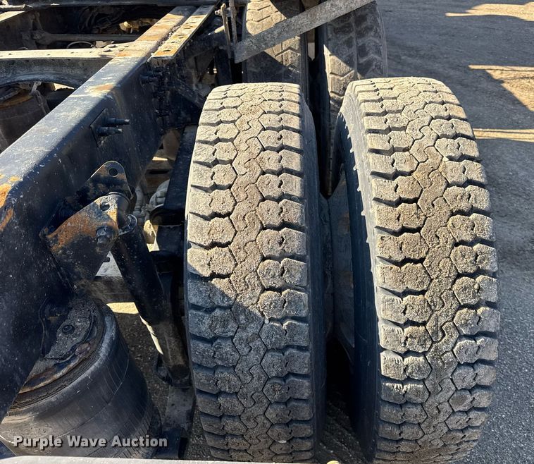 image for item DH9891 2012 Mack CXU semi truck