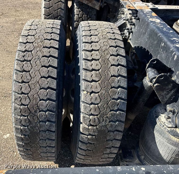 image for item DH9891 2012 Mack CXU semi truck