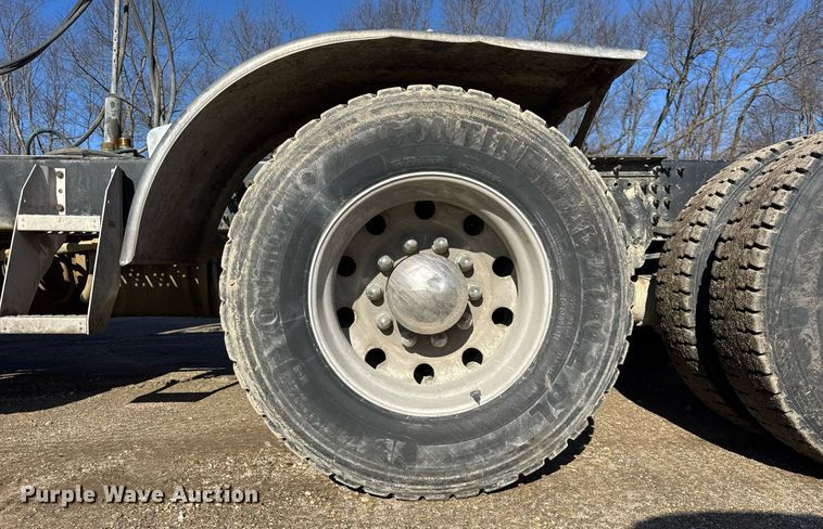 image for item DH9891 2012 Mack CXU semi truck