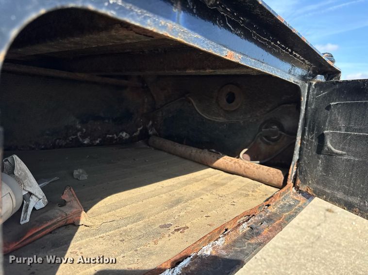 image for item DH9893 2007 Landoll lowboy equipment trailer