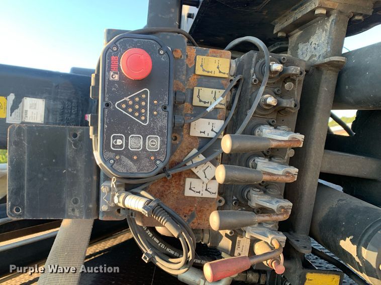 image for item DM1807 2004 Hiab 400-2 knuckle boom crane