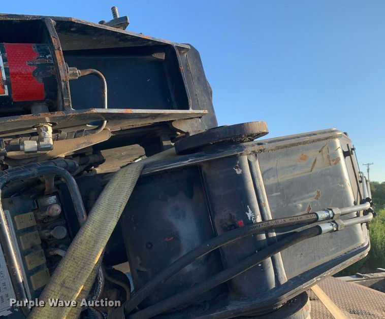 image for item DM1807 2004 Hiab 400-2 knuckle boom crane