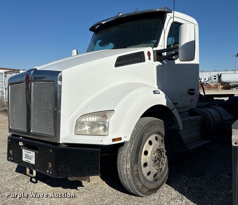 image for item DM5608 2015 Kenworth T880 semi truck