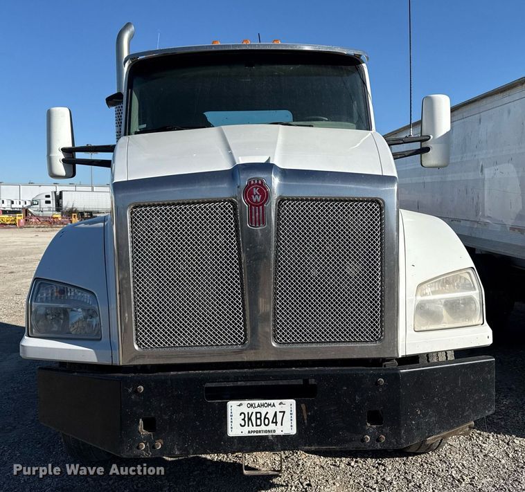 image for item DM5608 2015 Kenworth T880 semi truck