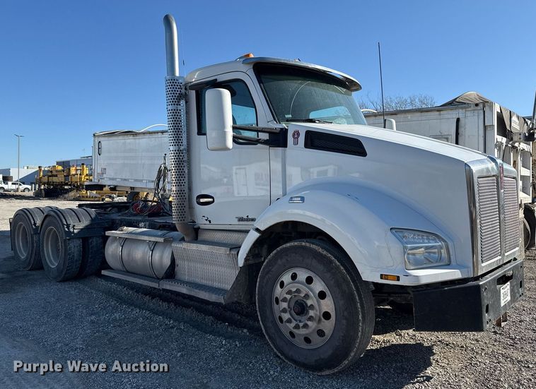 image for item DM5608 2015 Kenworth T880 semi truck