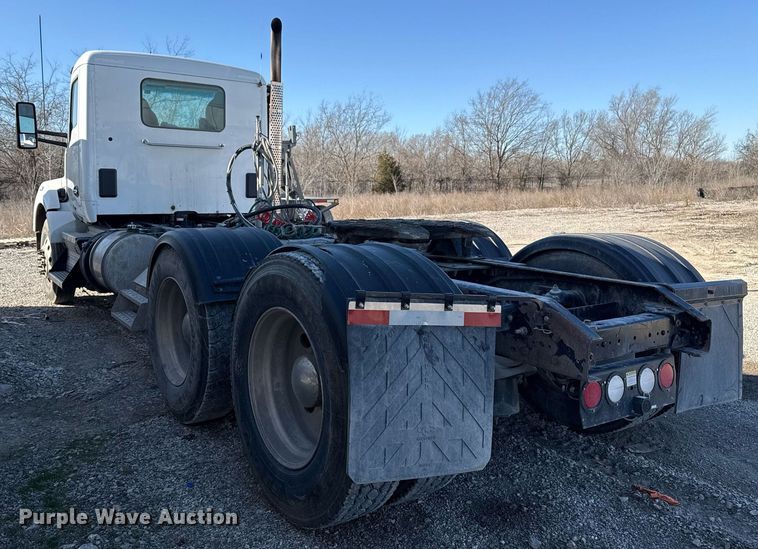 image for item DM5608 2015 Kenworth T880 semi truck